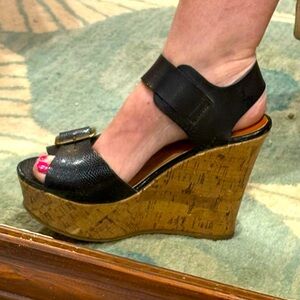 Mossimo supply co. Black buckle Platform sandals women’s size 6.5